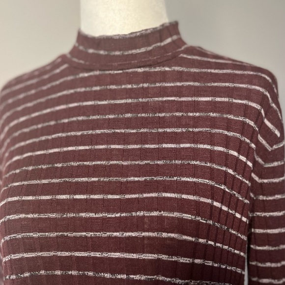 LOGO Lori Goldstein Comfortable Striped Turtleneck w/ Uneven Bottom:  Stylish!! - Picture 3 of 6